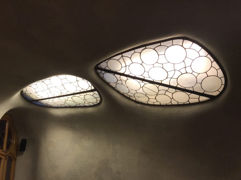 a light fixtures in a room