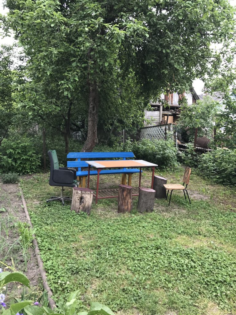 a table and chairs in a yard