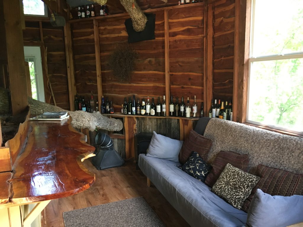Majestic Oak Treehousoe B&B at Savannah's Meadow