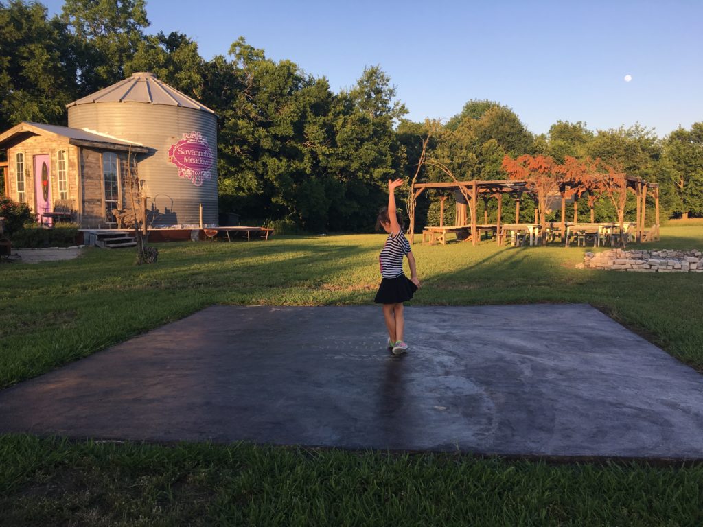 Majestic Oak Treehousoe B&B at Savannah's Meadow