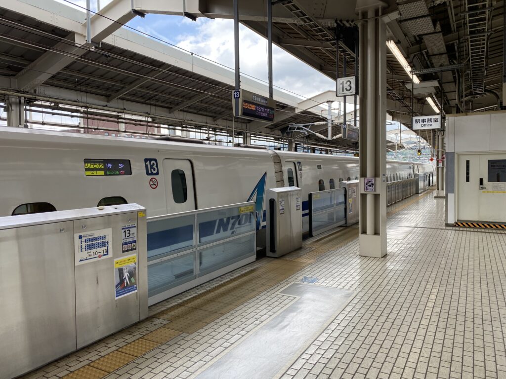 a train at a train station