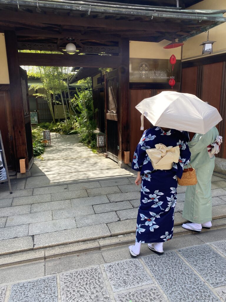 a group of women wearing traditional japanese clothing