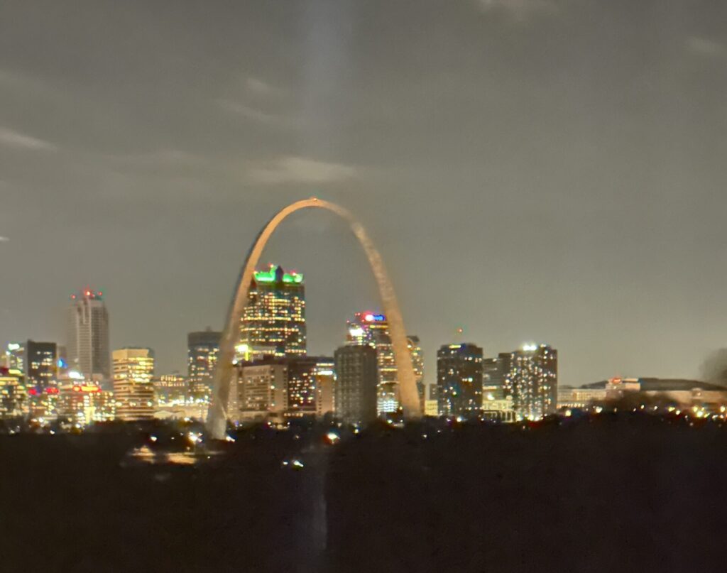 Gateway Arch skyline with a large arch