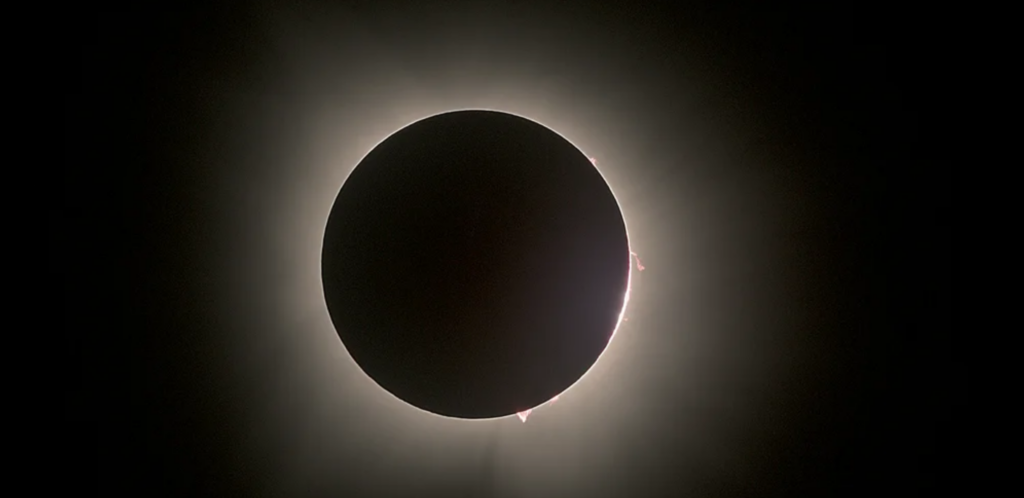 a solar eclipse with a ring of light