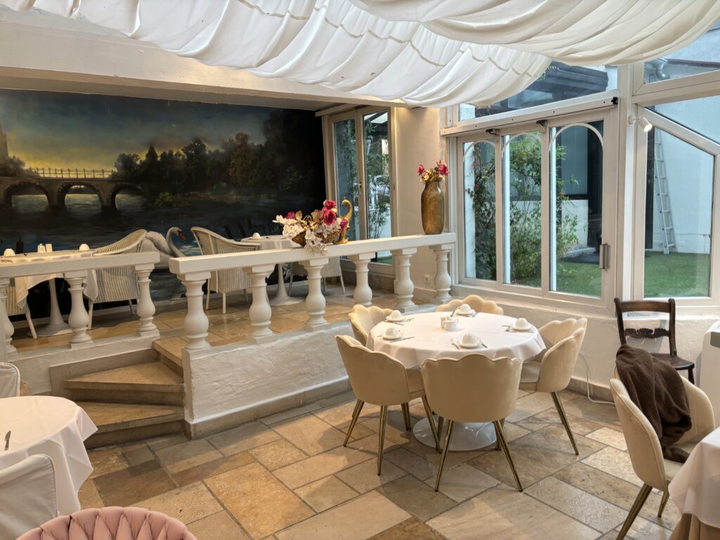 a room with a table and chairs