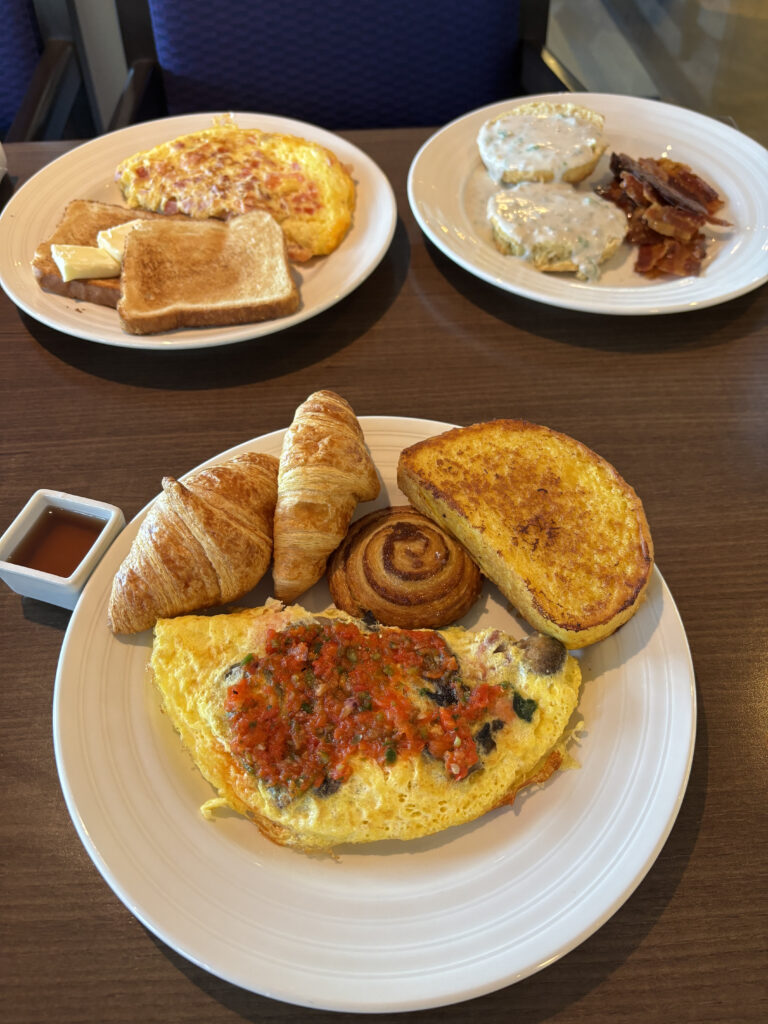 a plate of breakfast food