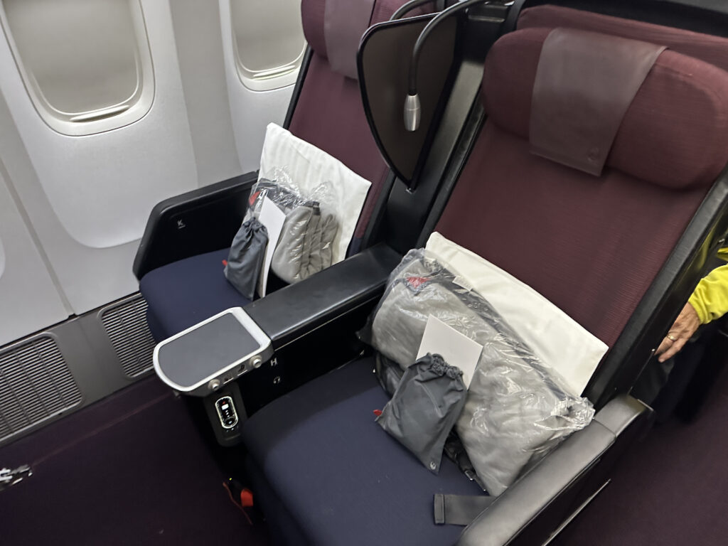 JAL Premium Economy 777